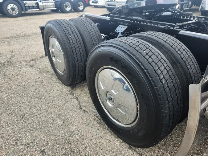 2023 PETERBILT 579