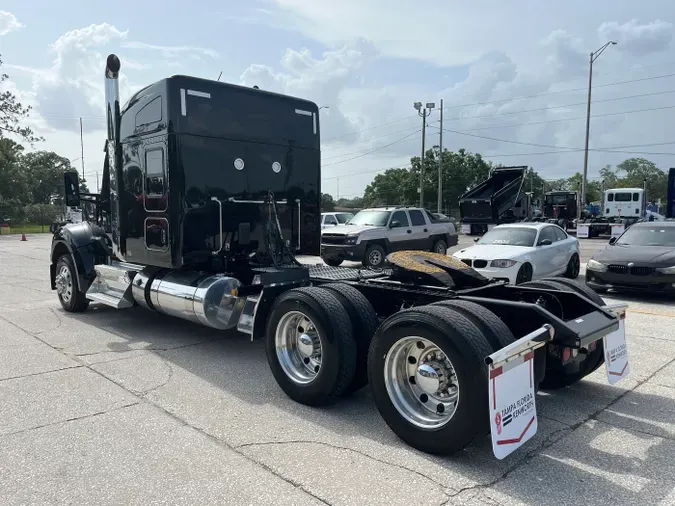 2020 Kenworth W990