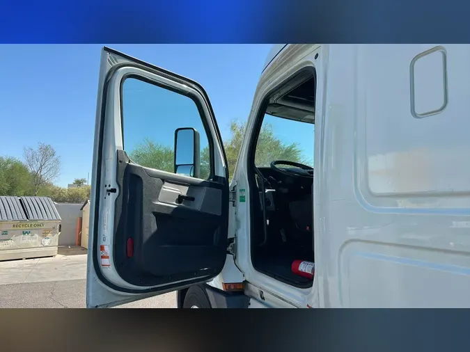 2020 Freightliner Cascadia 126