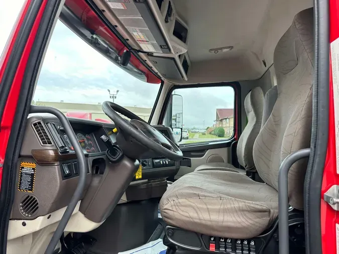 2018 VOLVO VNL64T300