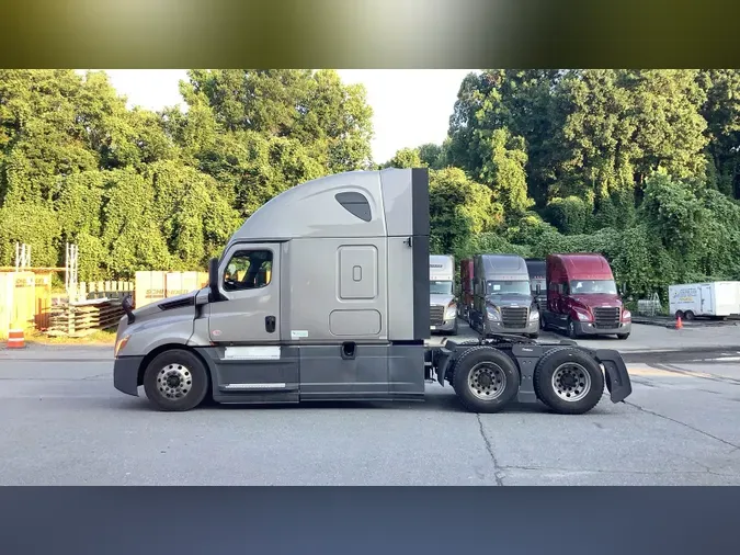 2020 Freightliner Cascadia 126