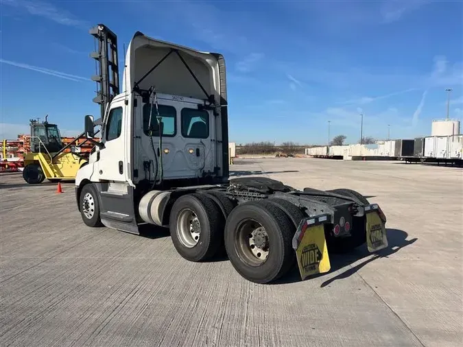 2021 FREIGHTLINER CA126