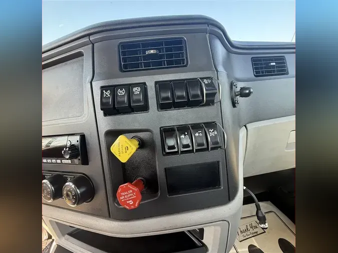 2023 PETERBILT 579