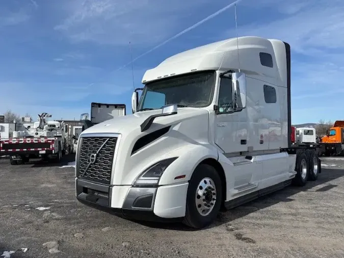 2025 VOLVO VNL64T760