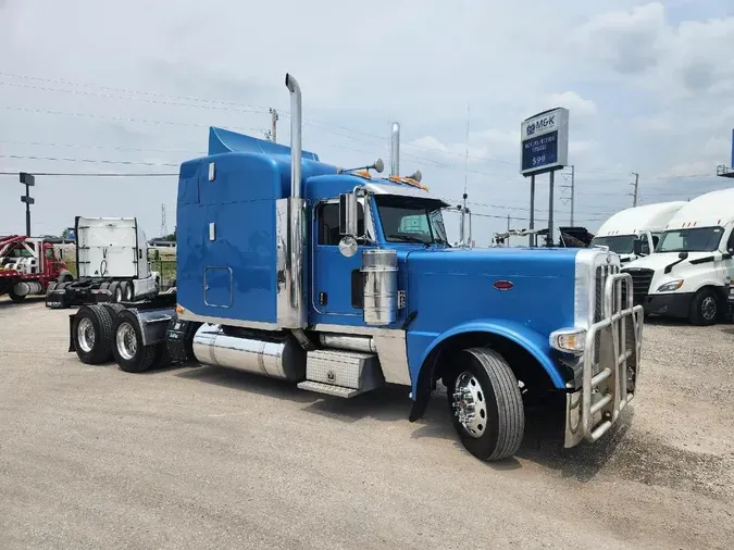 2015 PETERBILT 389