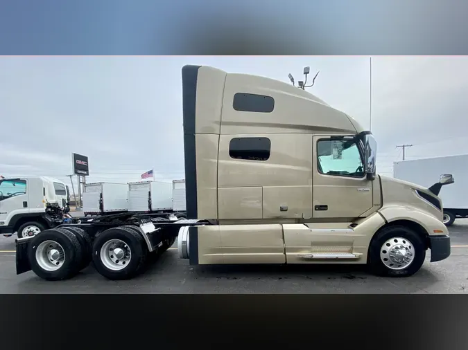 2019 VOLVO 760