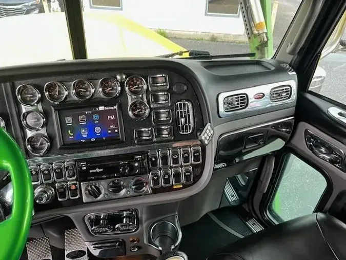 2021 Peterbilt 389