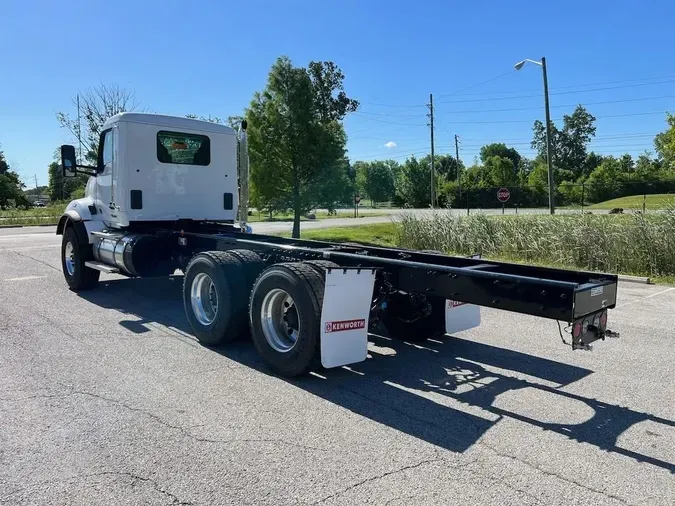 2025 Kenworth T880