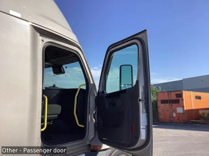 2023 Freightliner Cascadia 126