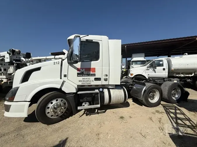 2013 VOLVO VNL64T300