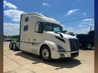 2025 VOLVO VNL64T860