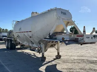 1972 FRUEHAUF 1000 CUBE TANK