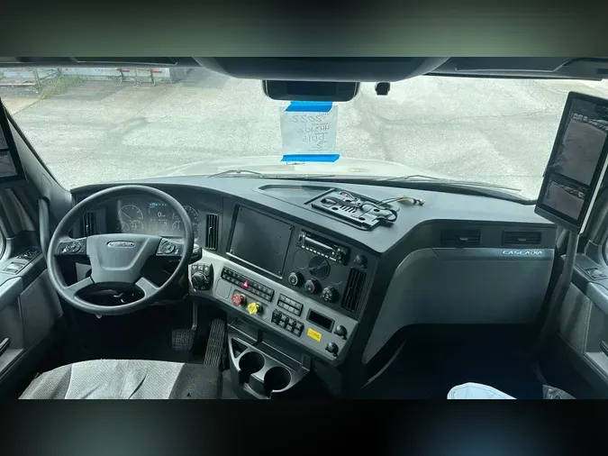 2022 Freightliner Cascadia 126