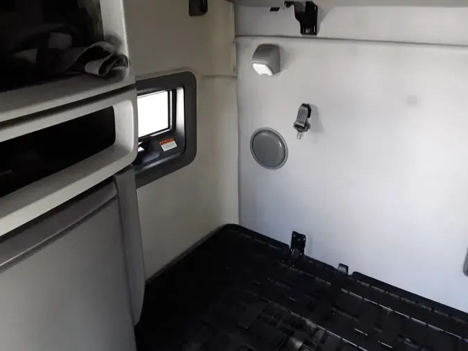 2020 VOLVO VNL64T-760