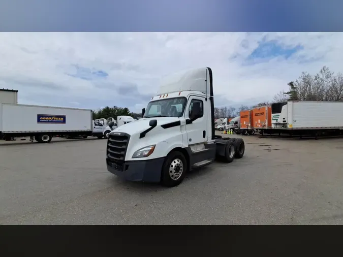 2020 Freightliner Cascadia 126