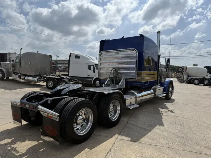 2022 Peterbilt 389