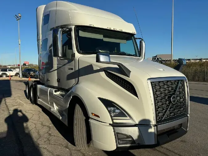 2020 VOLVO VNL64T760