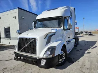 2015 VOLVO VNL64T670