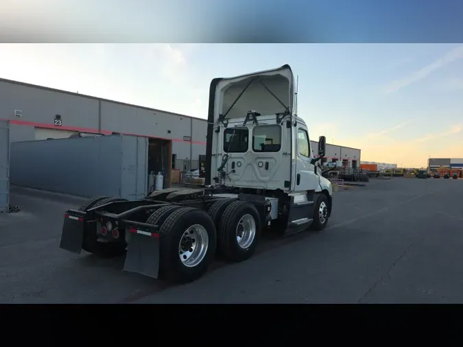 2020 Freightliner Cascadia 126238251f149ae501d55c0e81d7e05d07f
