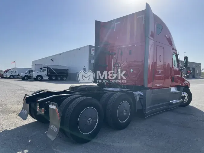 2021 FREIGHTLINER Cascadia 126