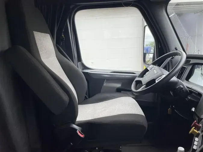 2022 FREIGHTLINER CA126