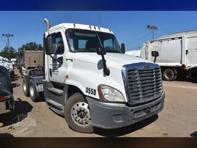 2015 FREIGHTLINER CASCADIA 113