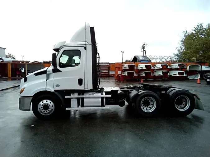 2020 Freightliner Cascadia 126
