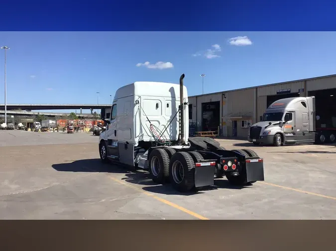 2020 Freightliner Cascadia 126