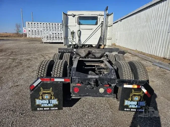 2017 VOLVO VNL64T300