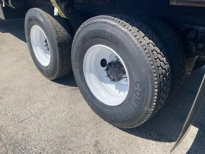 2018 Freightliner Business Class M2 106