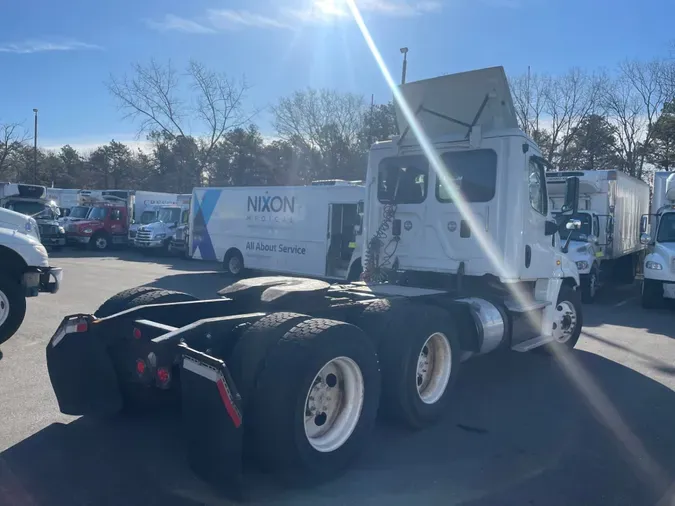 2016 FREIGHTLINER/MERCEDES CASCADIA 125