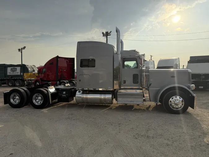 2023 Peterbilt 389
