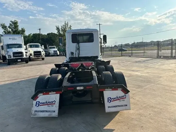 2019 MACK AN64T