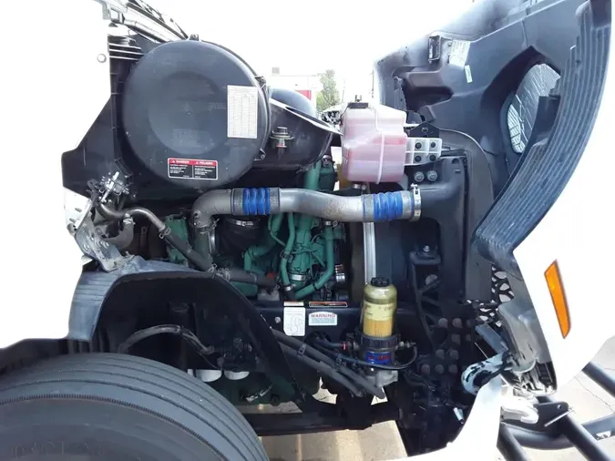 2020 VOLVO VNR64T-640