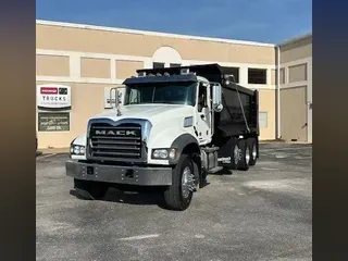 2021 MACK GR64F