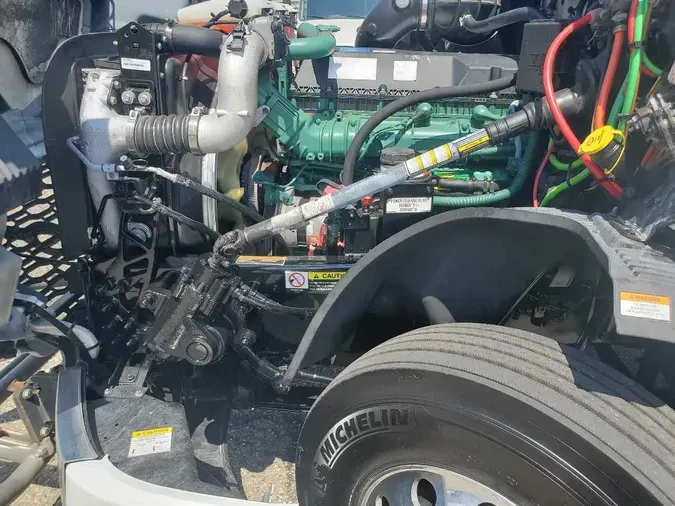 2022 VOLVO VNL64T740