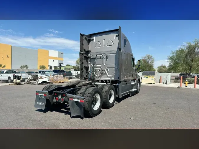 2023 Freightliner Cascadia