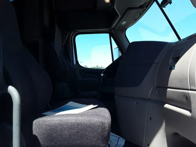 2017 FREIGHTLINER/MERCEDES CASCADIA 113