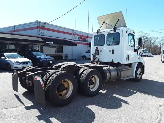 2017 FREIGHTLINER/MERCEDES CASCADIA 113