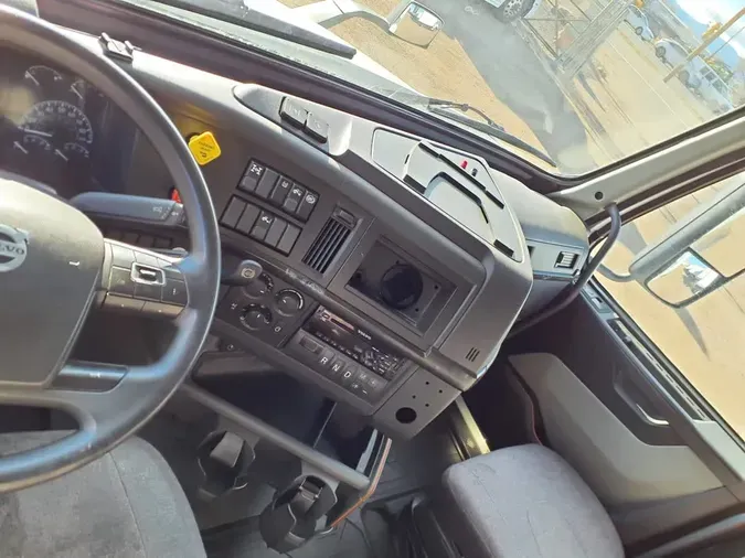 2019 VOLVO VNR64T-640
