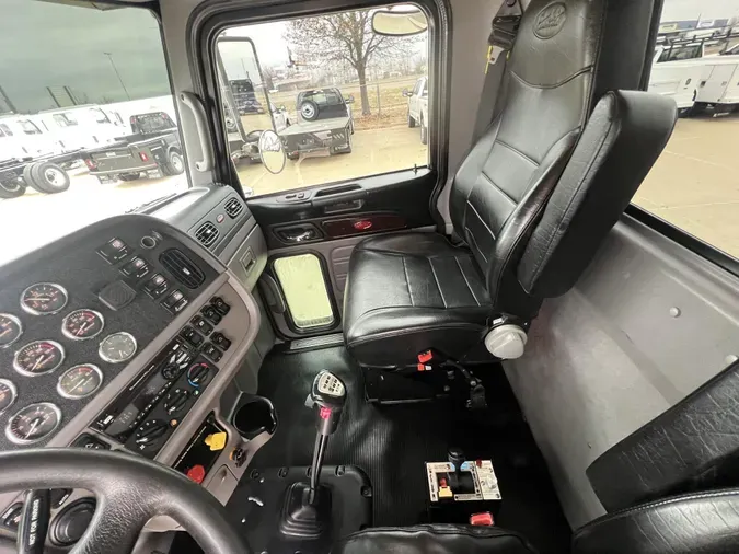 2019 Peterbilt 389