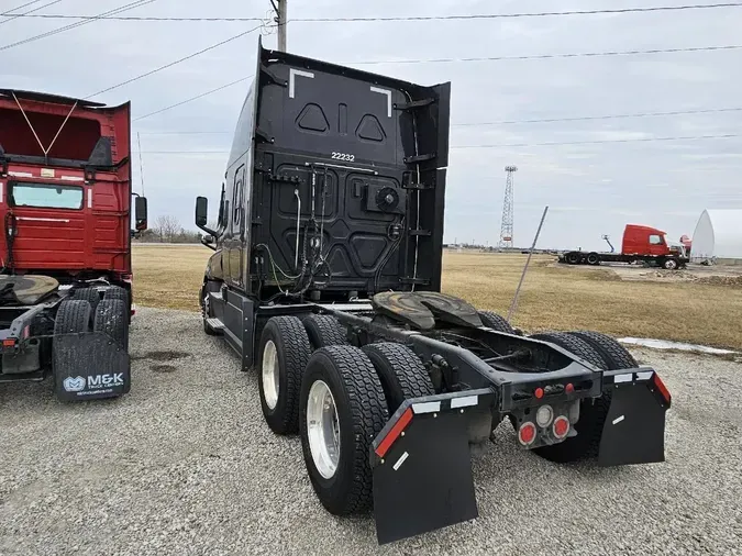 2022 FREIGHTLINER Cascadia 126