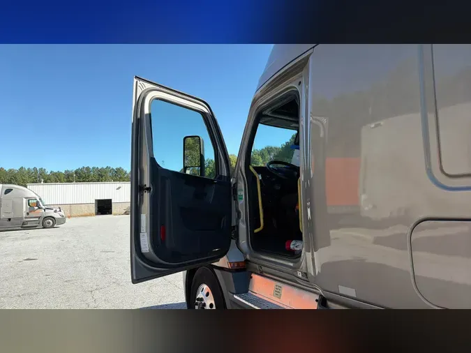 2023 Freightliner Cascadia 126