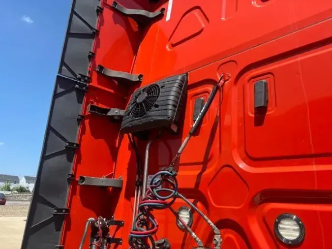 2020 Freightliner New Cascadia 126
