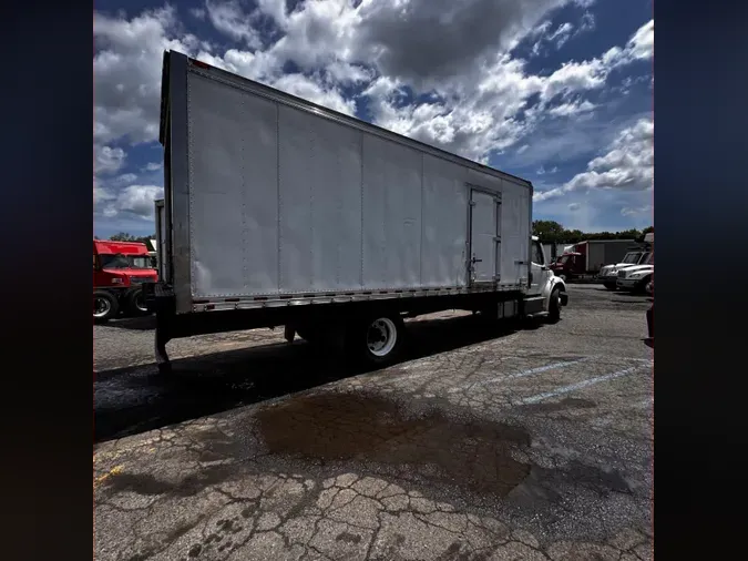 2019 FREIGHTLINER M2 106