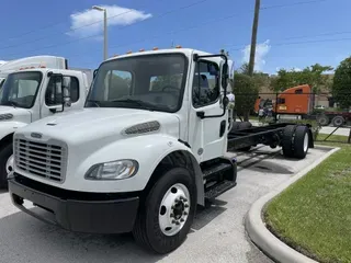 2018 Freightliner M2 106 Medium D