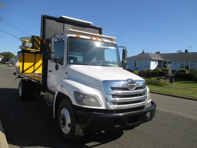 2017 HINO 268