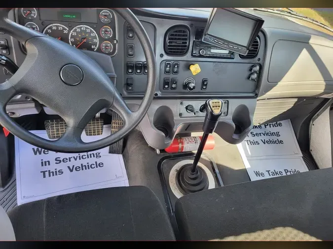 2016 FREIGHTLINER M2 106