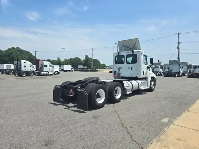 2019 FREIGHTLINER/MERCEDES CASCADIA 12523cff0ce29c9f540c5872a55a629dba9