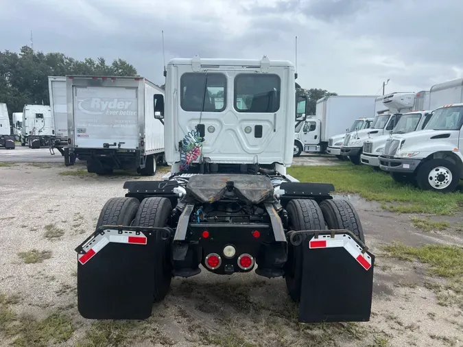 2014 FREIGHTLINER/MERCEDES CASCADIA 113